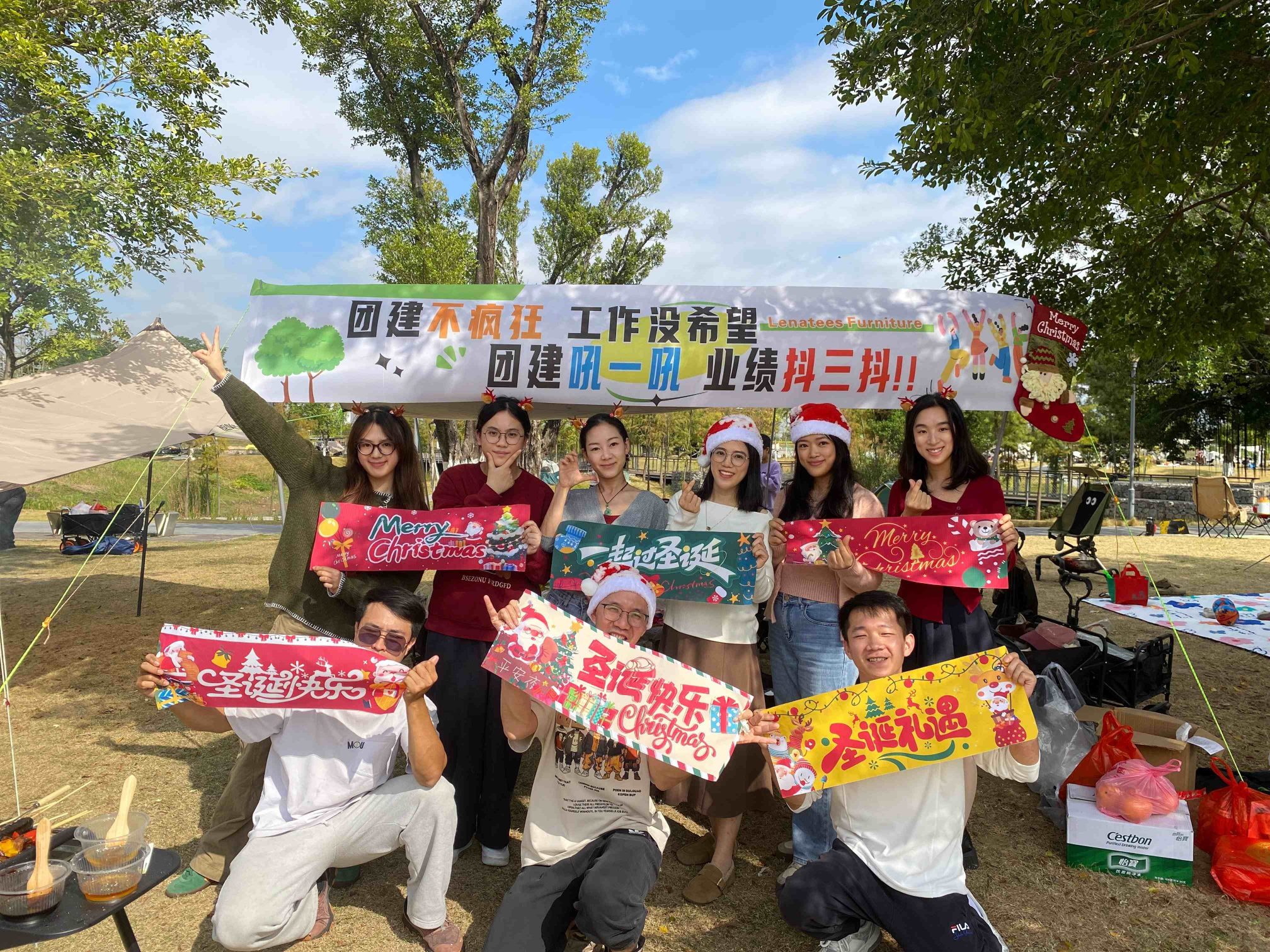 Wspólne świętowanie Świąt Bożego Narodzenia w firmie Norler Furniture Wspólne świętowanie Świąt Bożego Narodzenia w firmie Norler Furniture