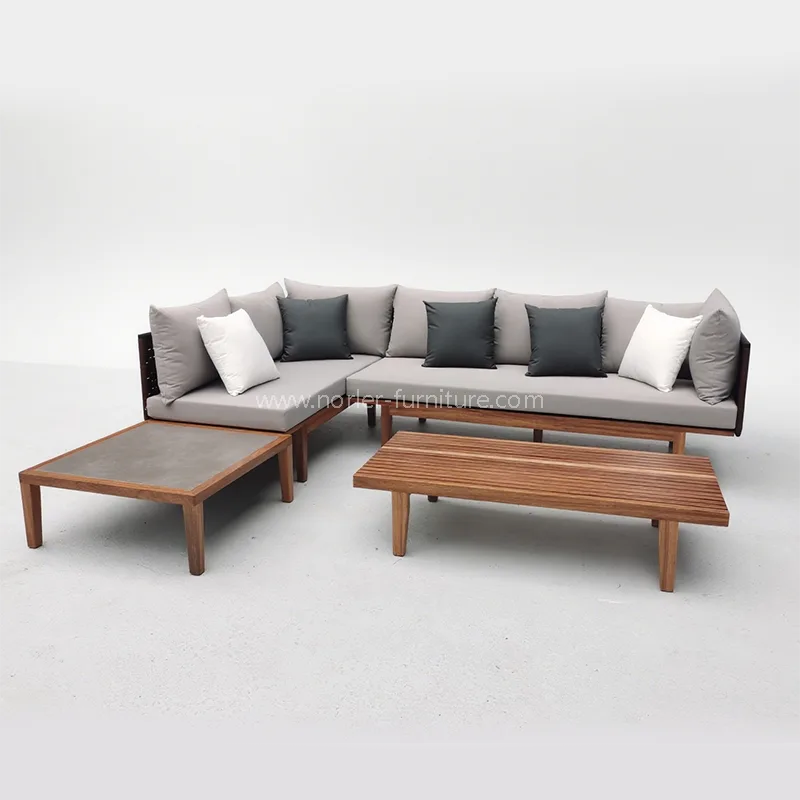Nowoczesna sofa z drewnianej ramy drewnianej na zewnątrz