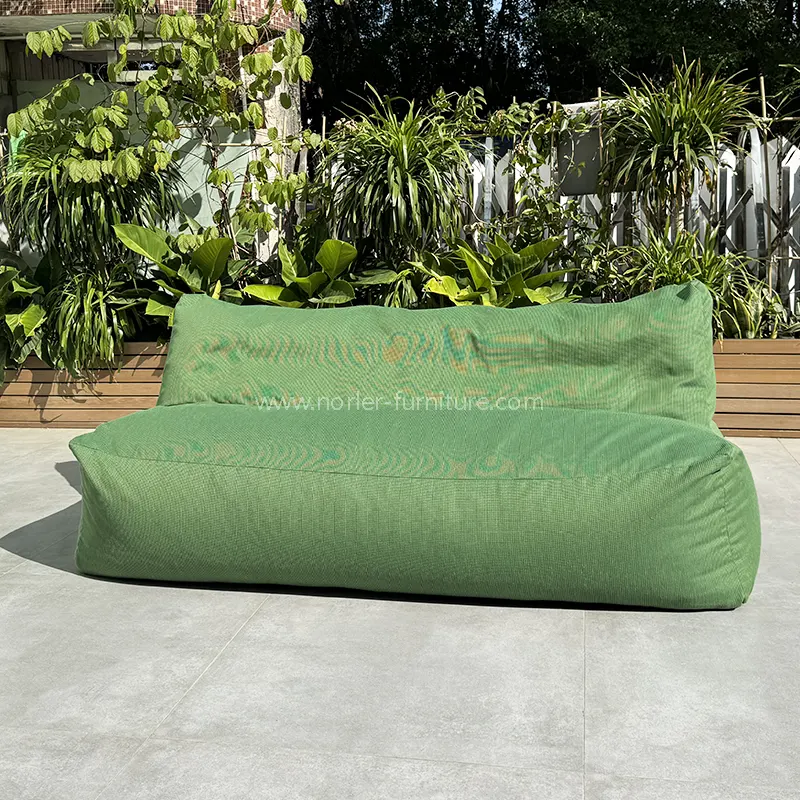 Wodoodporna sofa od podnóżek z tkaniny na zewnątrz